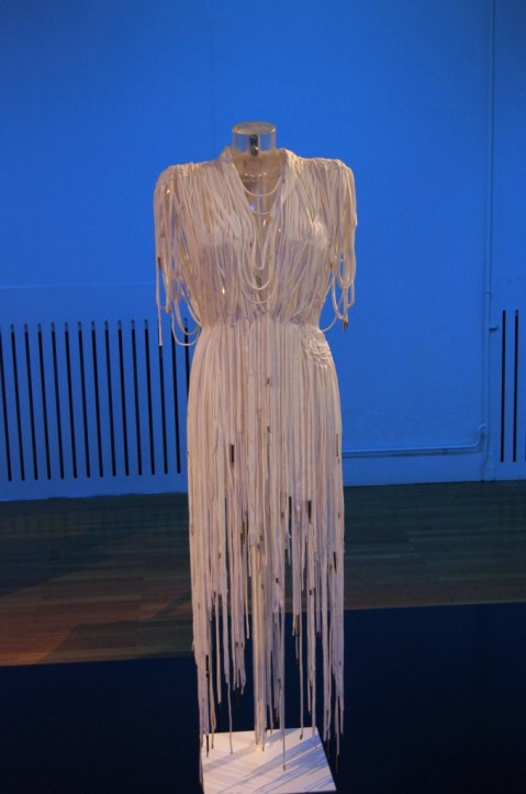 Robe blanche lacets_Envie d'ailleurs Le ruban c'est la mode