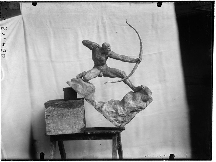 "HERAKLES" - ETUDE - SCULPTURE EN POSITION OBLIQUE