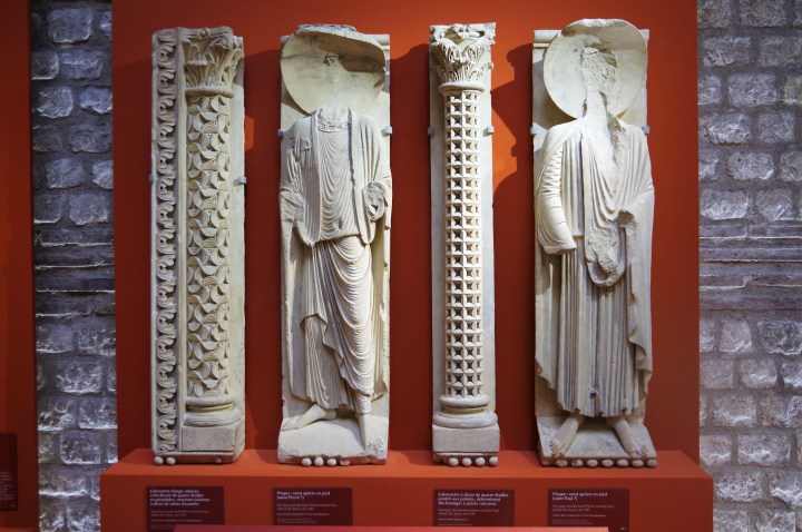 statues colonnes_gothique_1enviedailleurs.com